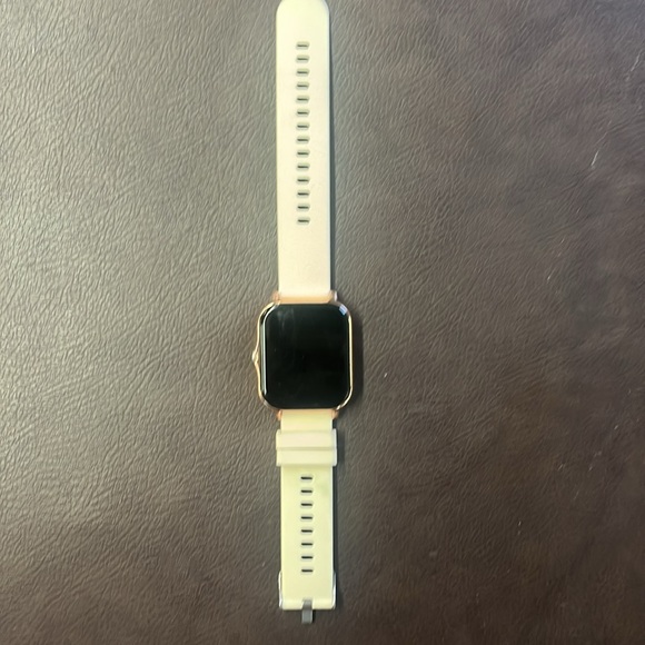 Rose Gold Smart Watch - Picture 3 of 4